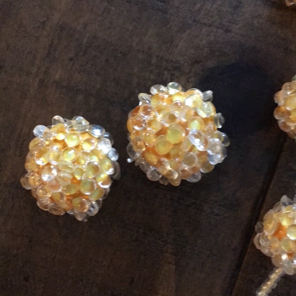 Vintage yellow beaded statement necklace - Picture 5 of 8
